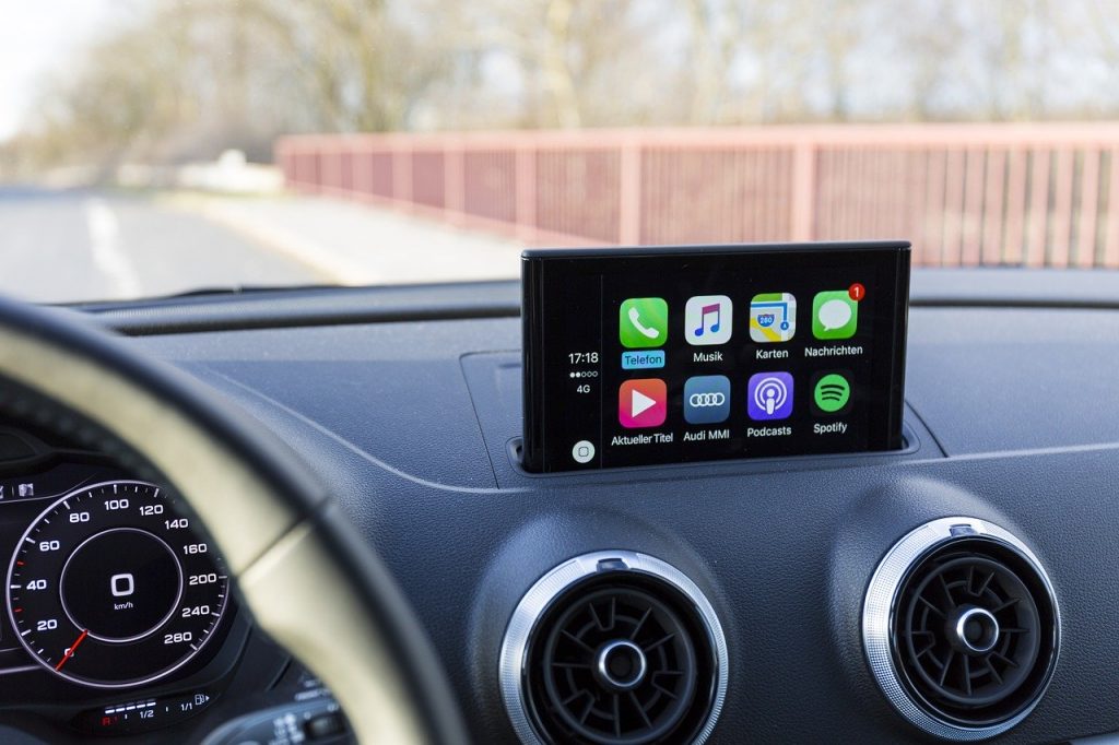 Czym jest i jak działa system Apple CarPlay?