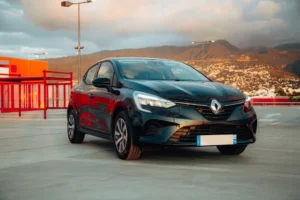 Czarne renault clio